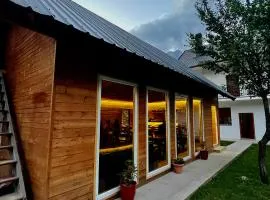 Lazer Çardaku Guest House