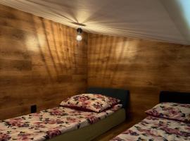 Pokój z antresolą, hotel in Chełmno