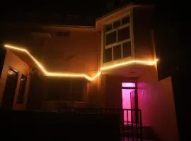 December Holiday inn 5 Bedroom House with kitchen