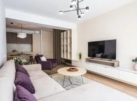 Urban Amethyst Haven - 1BR Apartment with Balcony