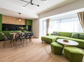 Fresh Bloom Hideaway - 2BR Apartment with Balcony