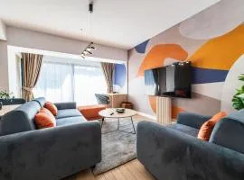 Urban Canvas Retreat - 2BR Apartment with Balcony
