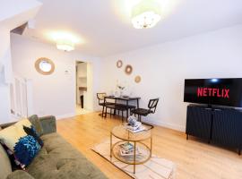 Stylish Spacious Home in Hemel Hempstead Great for Families & Contractors Parking, hotel en Hemel Hempstead