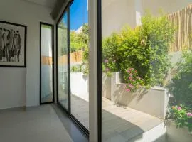 Aurora Piscine Chauffée à quelques pas de la mer