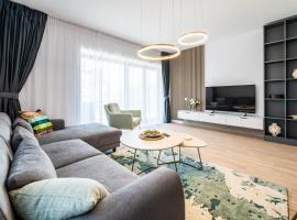 Spacious 2BR Apartment - with Balcony and View, hôtel à Vatra Mînăstirii Cotroceni