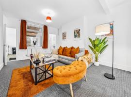 Clover House Stunning Cosy Cottage 3BR By AltoLuxo Short Lets & Serviced Accommodation With Free WiFi & Parking, hotel in Ebbw Vale