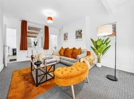 Clover House Stunning Cosy Cottage 3BR By AltoLuxo Short Lets & Serviced Accommodation With Free WiFi & Parking