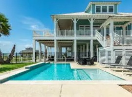 Exclusive Pool Gulf Views Modern Cargo Lift