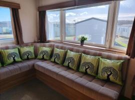 The Willow Caravan Holiday Home, villa in Eyemouth