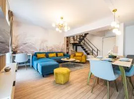 Panoramic Penthouse Views - Cozy 2BR Retreat