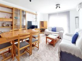 2 Bedroom Lovely Apartment In Vinaroz, hotel in Vinaròs