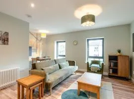 Stunning upper villa stay in the City!