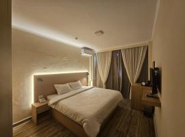 Oasis Heliopolis Hotel-فندق أوازيس هليوبوليس, hotel near Cairo International Airport - CAI, Cairo