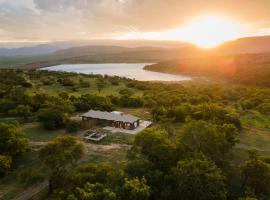Sasi Bush Lodge- Exclusive Use Luxury Tented Safari Lodge, hotel em Bergville
