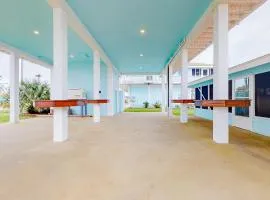 Prime Canal Front w/ Dock Outdoor Kitchen