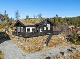 Luxurious 4 bedroom Mountain Cabin with Gaustatoppen View