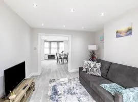 Spacious 2-floor Flat Near Weymouth Seafront