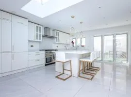 Spacious 4BR Home Garden & Office Space