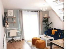 Modern 2 Bedroom House with Parking