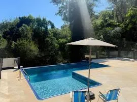 Suíte c/ Café, Hidro, Lareira e Piscina - 20min SP