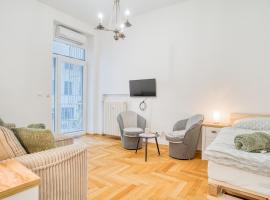 Charming Downtown Apartment, hotel in Otilia