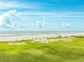 Stunning Beachfront Cargo Lift Fenced Yard