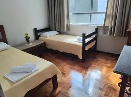 Apto Clássico, Centro de Friburgo, em frente à Pça Getúlio Vargas e pertinho do Teleférico e da Pça Suspiro - Muito bem equipado - Aquecedor