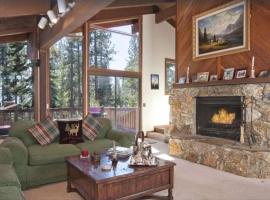 Dollar Point for 10 with hot tub-One block to the beach, hotel v destinaci Tahoe City