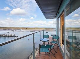 Host & Stay - Becalmed, hotel in Amble