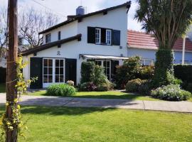 Hermoso Chalet 6 personas a cuadras del Mar，位于米拉玛的酒店