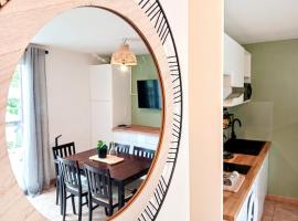 T3 Famille - piscine, aire de jeux - Barbaste, hotel in Barbaste