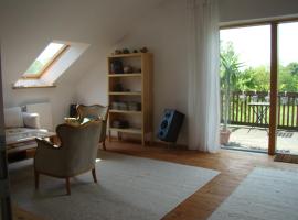 Ferienwohnung im Atelierhaus auf dem Künstlerhof、Falkenbergのホテル