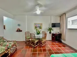 2 quadras praia pitangueiras apto da malu