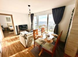 Apartamentos LAMAROSA -LAS PLAYAS, hotel in Burela de Cabo