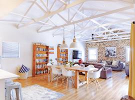 Fourways Home, Away From Home, hotell sihtkohas Chartwell