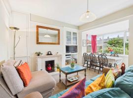 Host & Stay - Highgarth, hotel in Seahouses