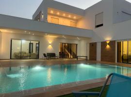 Villa Haute standing à coté plage Hassi jerbi, hotel in Zarzis
