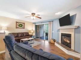 Bungalow on the Bluffs with Resort Amenities، فندق في برانسون