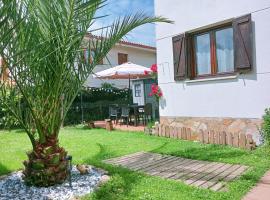 Chalet adosado entre playas, hotel in Argoños