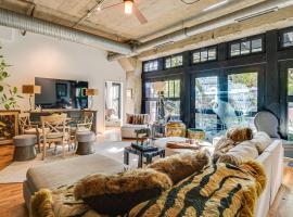 Steps to UIC Campus Condo with Community Perks!، شقة في شيكاغو