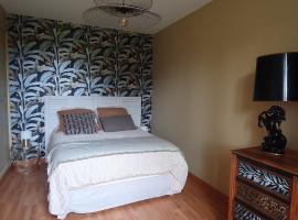 Longère chez Martine et Julie, hotel in Romorantin-Lanthenay