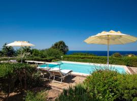 Uno spazio di verde incontaminato con piscina, ξενοδοχείο σε Costa Paradiso