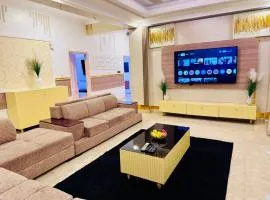 Brand New Luxurious Dreamview Beach Front Apartment