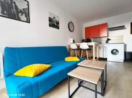 Chez les filles Defrance