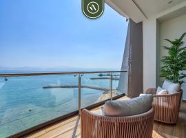 Luxury Oceanfront 3 BR Condo with Balcony, hotel in Cruz de Huanacaxtle