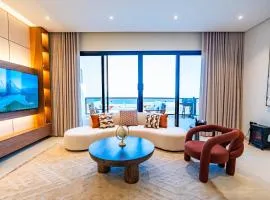 Luxury Seaview Apartment with a Private Balcony