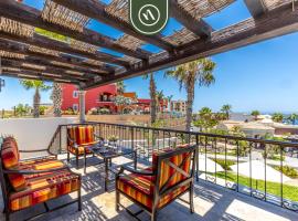 Villa with Private Pool & Patio in Cabo, ξενοδοχείο σε El Tule