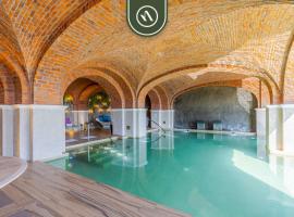 2BR Condo with Private Terrace - Ocean View - Pool, hotel em El Tule