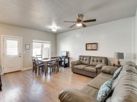 25 Mi to Cedar Breaks Unit with Furnished Patio!, hotel in Enoch