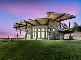 West Cabin- Yellowstone Family Retreat- Sled Hill